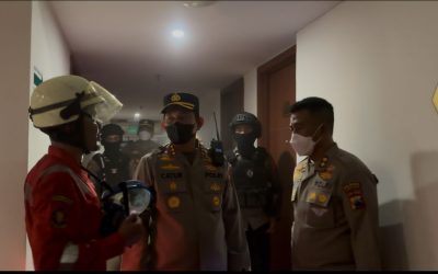 Polresta Surakarta Bersama Damkar Berjibaku Bantu Evakuasi Korban Kebakaran di Hotel Grand Hap