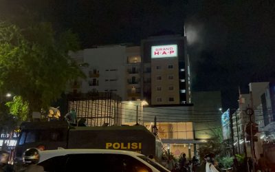 Polresta Surakarta Turunkan Water Canon Bantu Padamkan Api Kebakaran di Hotel Grand Hap