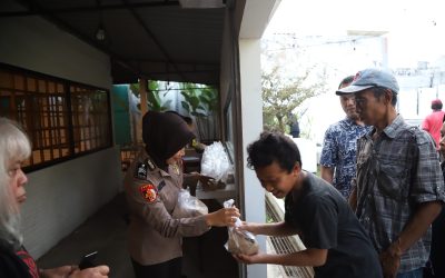 Kapolresta Surakarta Gelar Silaturahmi dan Bagi Takjil Bersama Dengan BEM UNS
