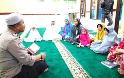 Kapolresta Surakarta Berikan Apresiasi Kepada Aiptu Heru Handoko Berinovasi Ngajar Ngaji Terhadap Anak Wilayah Binaan