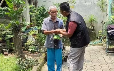 Ratusan Takjil Dibagikan Secara Gratis Kepada Warga