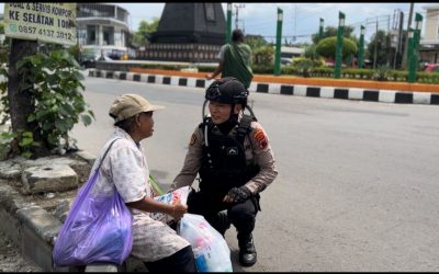 Ratusan Sembako Dibagikan Tim Sparta Polresta Surakarta Kepada Warga