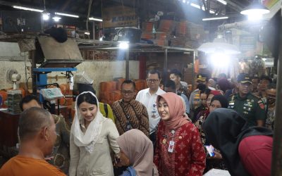 Jaga Harga Sembako Terjangkau, Kapolresta Surakarta Bersama Dengan Wamendag dan Forkopimda Sidak Pasar