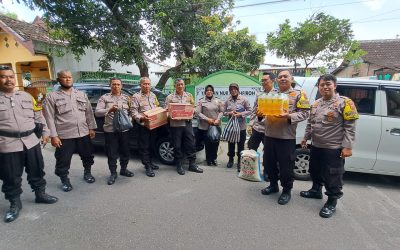 Ramadan Berkah, Polsek Laweyan Berikan Sembako ke Panti Asuhan Yatim Piatu Nur Maghfiroh Pajang