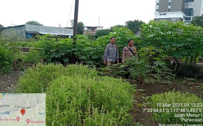 Bhabinkamtibmas Purwosari Sambangi Warganya Yang Olah Lahan Menjadi Ketahanan Pangan