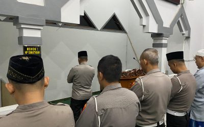 Wakapolresta Surakarta Jadi Imam Sholat Tarawih dan Tadarus, Hidupkan Malam Ramadan