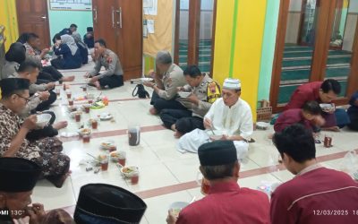 Kapolsek Laweyan Gelar Buka Puasa Bersama Tokoh Agama dan Jamaah di Masjid Al Mukmin