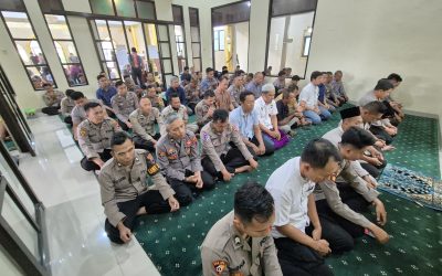 Momentum Bulan Suci Ramadan, Kapolresta Surakarta Gelar Sholat Dzuhur Berjamaah di Masjid Al Jihad