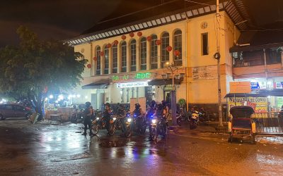 Tim Sparta Sat Samapta Polresta Surakarta Cegah Aksi Premanisme Gelar Patroli Dialogis di Pasar Malam Hari
