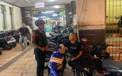 Cegah Aksi Premanisme, Tim Sparta Polresta Surakarta Gelar Patroli Dialogis di Pasar Malam Hari