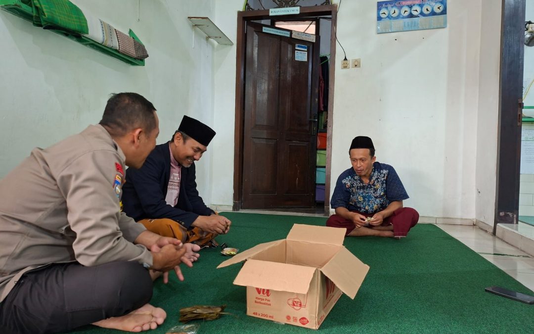 Bhabinkamtibmas Timuran Sambangi Tokoh Agama, Ajak Jaga Kamtibmas di Kota Surakarta