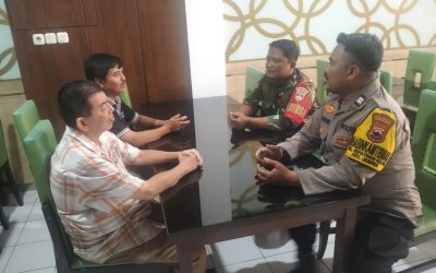 Bhabinkamtibmas Kepatihan Kulon Sambangi Warung  Makan Terkait Isu Makanan Non Halal