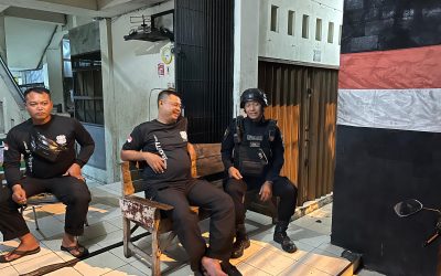 Tim Sparta Polresta Surakarta Gelar Patroli Dialogis Malam Hari, Sambangi Satpam Pasar Tradisional