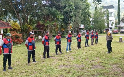 Bhabinkamtibmas Kestalan Berikan Pembinaan kepada Anggota Linmas Kelurahan