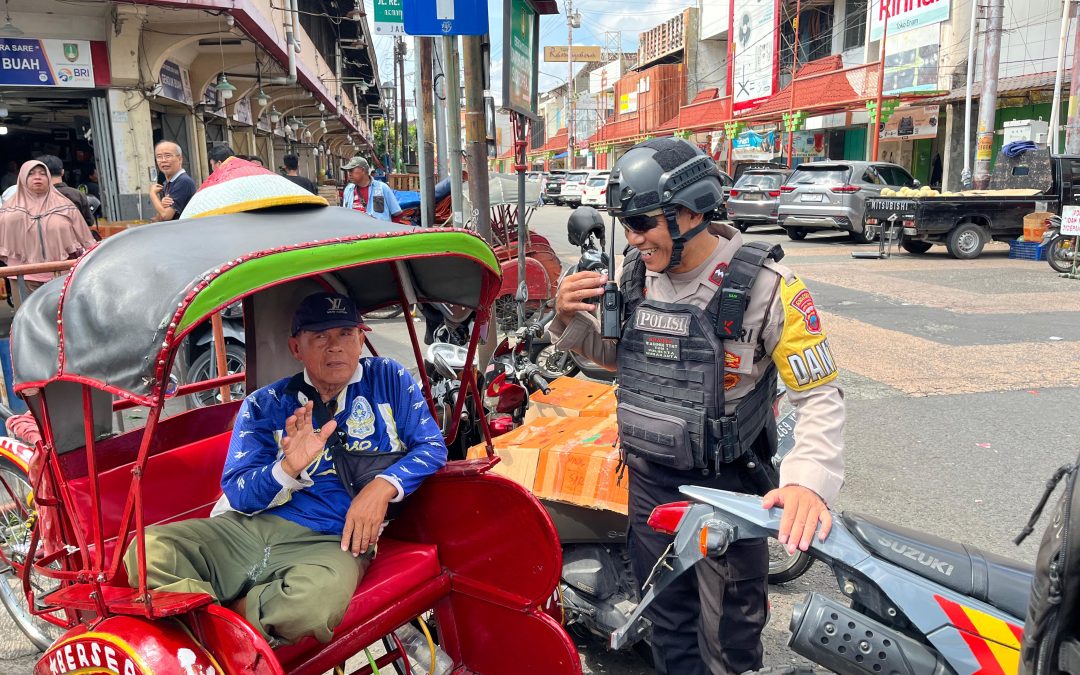 Tim Sparta Samapta Polresta Surakarta Gelar Patroli Dialogis di Pasar Tradisional