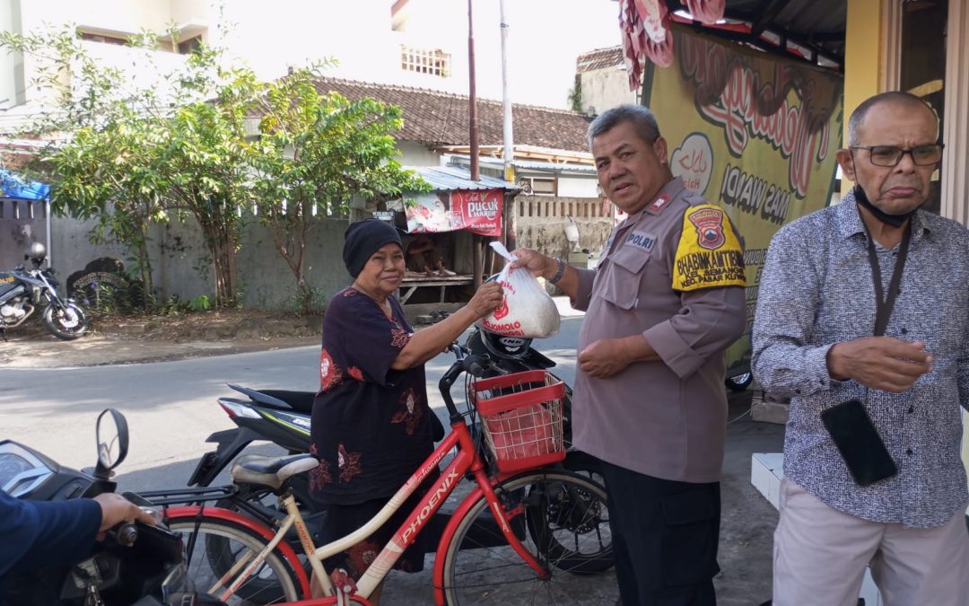 Bhabinkamtibmas Semanggi Bagikan 600 Kg Beras kepada Warga Binaan