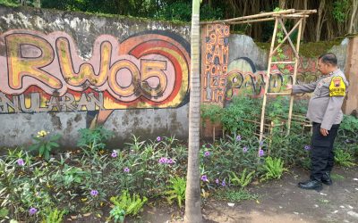 Bhabinkamtibmas Panularan Tinjau Kebun Pangan Tepi Jalan di RW 05, Wujudkan Lingkungan Mandiri Pangan