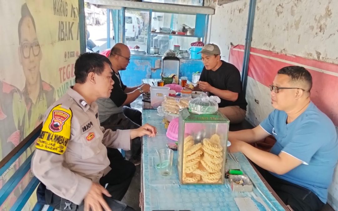 Dekatkan Diri ke Masyarakat, Bhabinkamtibmas Baluwarti Sampaikan Pesan Kamtibmas Saat Sambang Warga