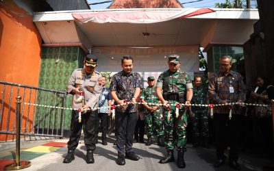 Kapolresta Surakarta Hadiri Penutupan Karya Bhakti Daerah (KBD) Tahap I serta Resmikan KBD Tahap II di Kelurahan Kemlayan