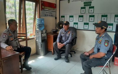 Bhabinkamtibmas Karangasem Sambangi Linmas, Ajak Tingkatkan Patroli dan Komunikasi dengan Warga