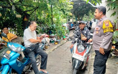 Bhabinkamtibmas Kepatihan Kulon Sambangi Warga RW 03, Sampaikan Pesan Kamtibmas dan Waspadai Bahaya Judi Online