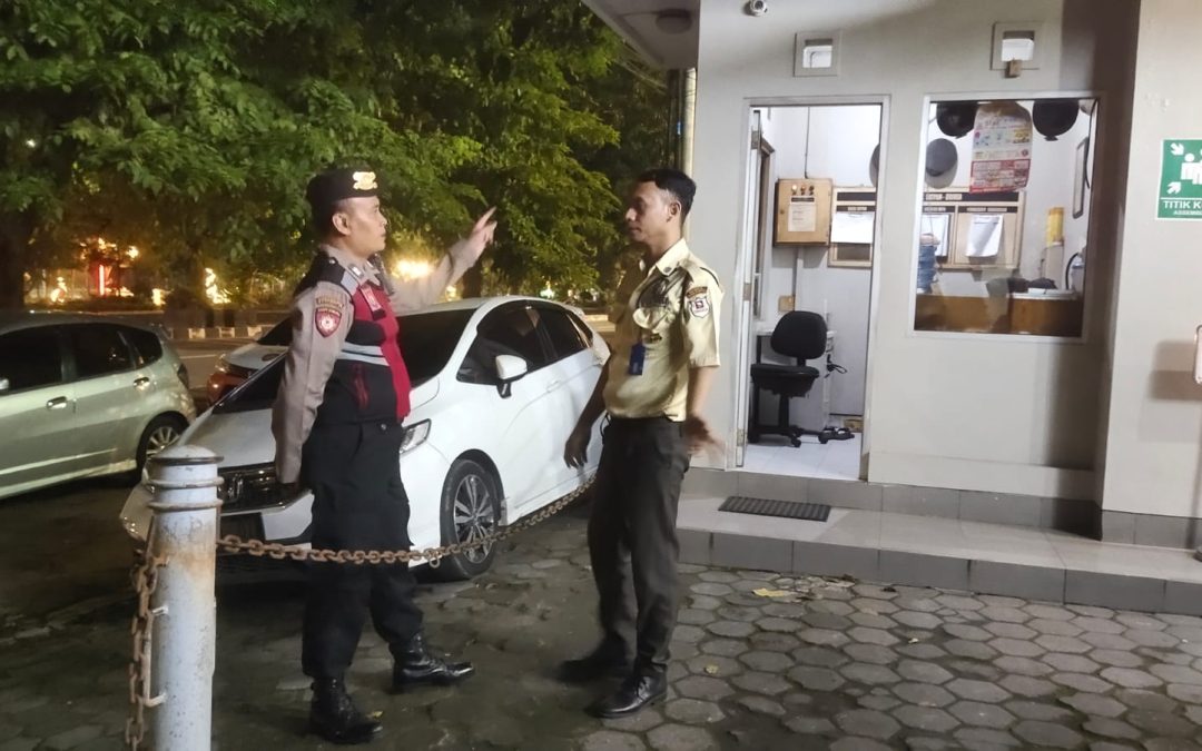 Unit Pam Obvit Satuan Samapta Polresta Surakarta Gelar Patroli Malam, Sambangi Satpam Perbankan dan Objek Vital
