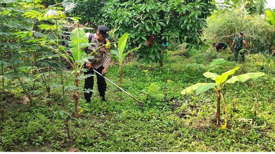 Sinergi TNI-Polri dan Warga, Bhabinkamtibmas Serengan Gelar Kerja Bakti Cegah DBD di Dawung Kulon