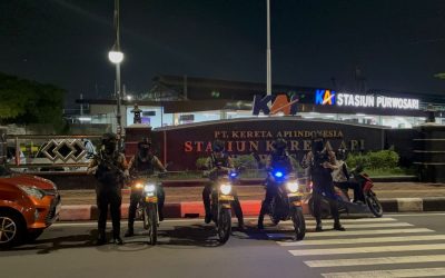 Tim Sparta Sat Samapta Polresta Surakarta Gelar Patroli Dialogis di Stasiun Solo Balapan, Antisipasi Premanisme dan Kenakalan Remaja