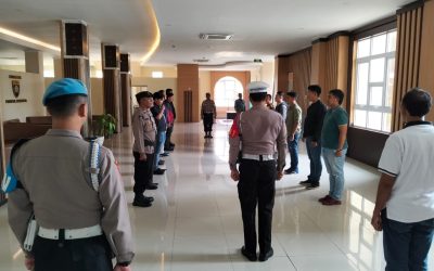 Seksi Propam Polresta Surakarta Lakukan Pengawasan Apel Serah Terima Piket Fungsi