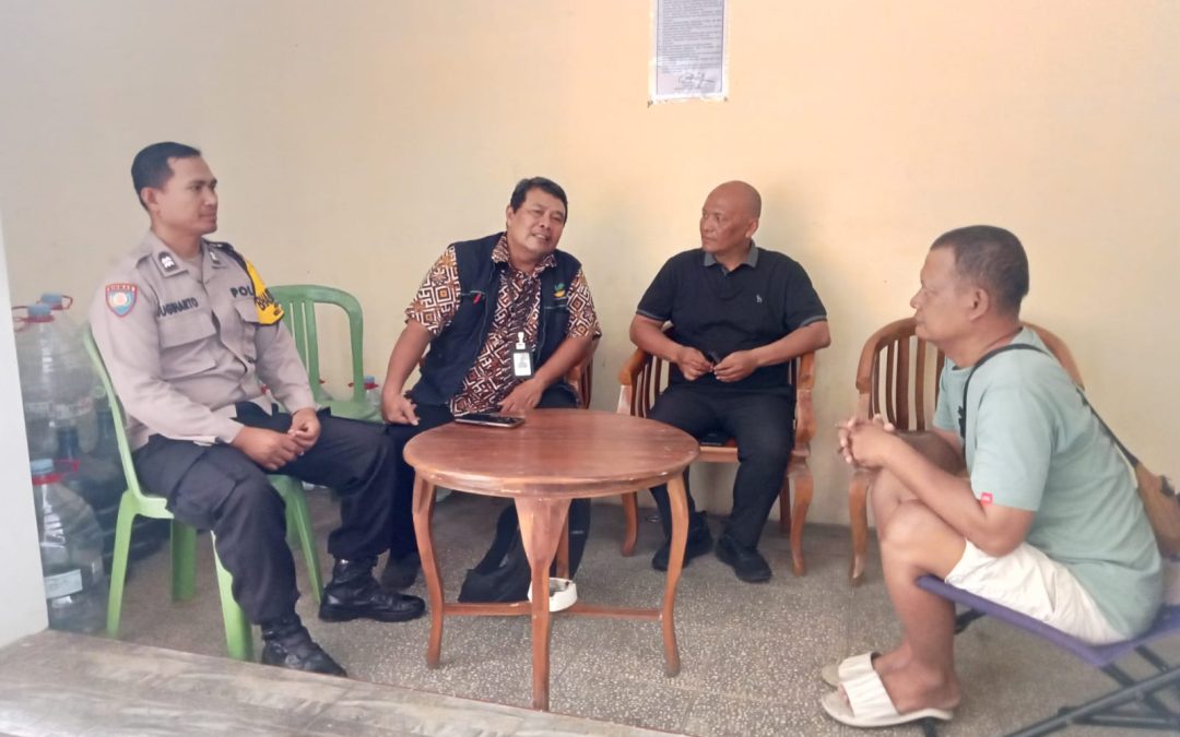 Bhabinkamtibmas Jajar Dampingi TKSK Laweyan Lakukan Home Visit ke Rumah Warga Kurang Mampu