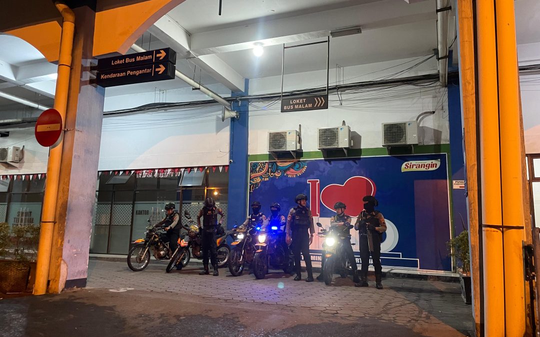 Tim Sparta Polresta Surakarta Gelar Patroli Malam di Terminal Tirtonadi untuk Cegah Tindak Kejahatan