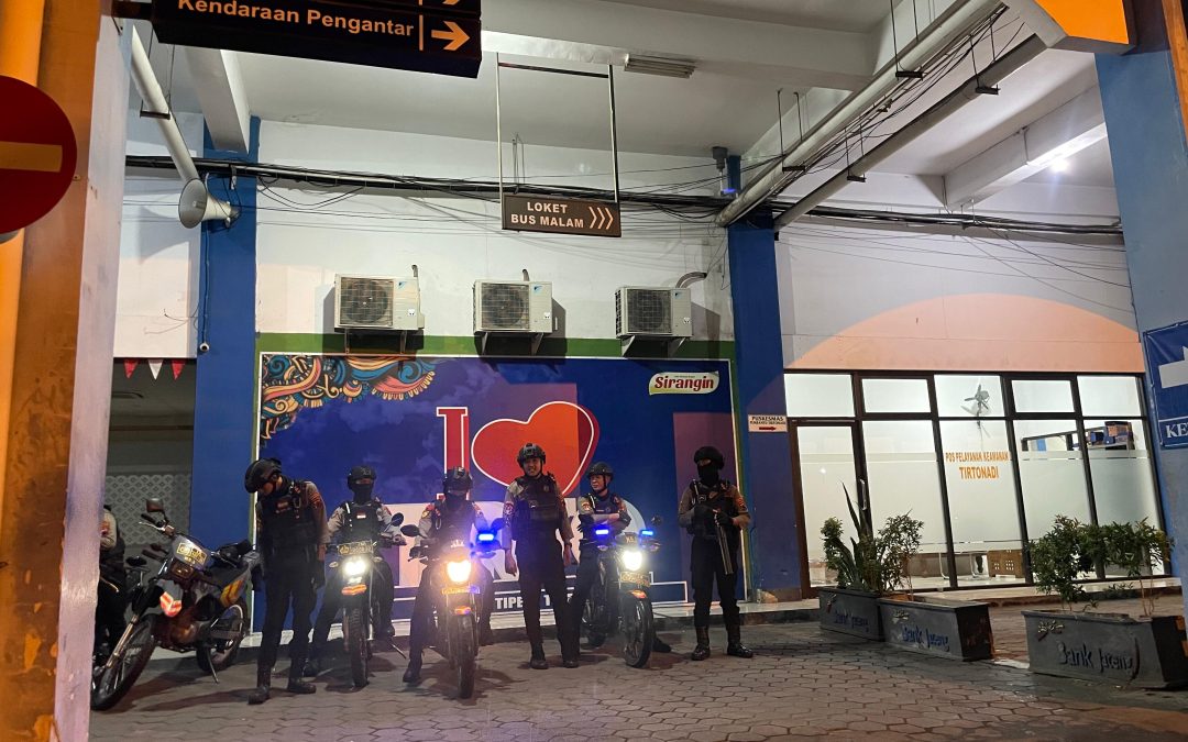 Cegah Tindakan Kejahatan, Tim Sparta Polresta Surakarta Gelar Patroli Malam di Terminal Tirtonadi