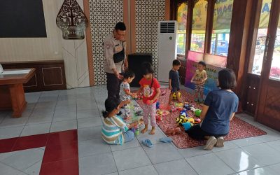 Bhabinkamtibmas Setabelan Sambangi Posyandu Sahabat Masyarakat di Pendopo Kelurahan Setabelan