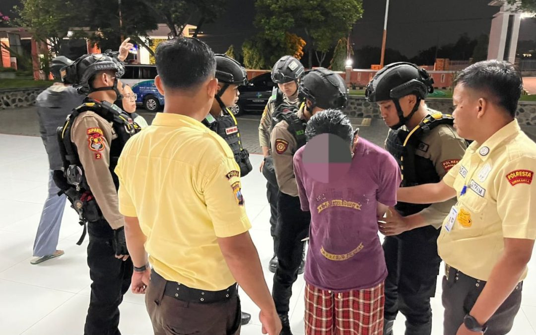 Tim Sparta Polresta Surakarta Amankan dan Antar Pelaku Penganiayaan Ibu Kandung ke Rumah Sakit Jiwa