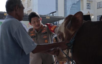 Polresta Surakarta Bagikan Daging Kurban Ke Panti Asuhan dan Ponpes