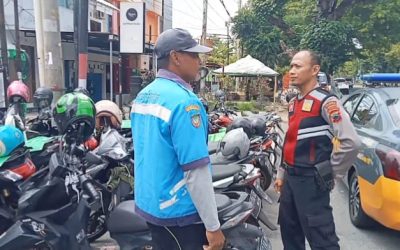 Satuan Samapta Polresta Surakarta Patroli dan Berikan Imbauan Kamtibmas kepada Tukang Parkir