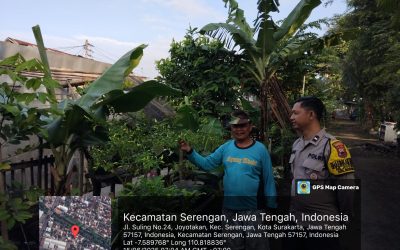 Bhabinkamtibmas Joyotakan Dukung Ketahanan Pangan Lewat Pendampingan Petani di Tanggul Sungai Premulung