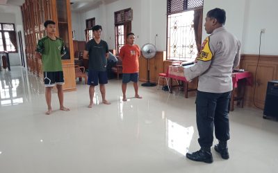 Bhabinkamtibmas dan Babinsa Kawal Seleksi Anggota Linmas di Kelurahan Kepatihan Wetan