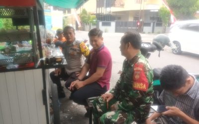Bhabinkamtibmas Manahan Sampaikan Binluh Harkamtibmas kepada Warga