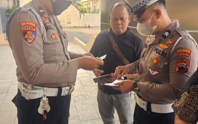 Seksi Propam Polresta Surakarta Laksanakan Gaktibplin saat Serah Terima Tugas Piket