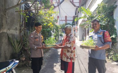Dorong Ketahanan Pangan, Bhabinkamtibmas Jebres Sambangi Warga Ajak Manfaatkan Pekarangan