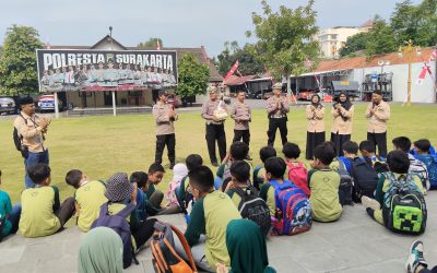 Sat Lantas Polresta Surakarta Gelar Kegiatan “Polisi Sahabat Anak” di Lobby Mapolresta