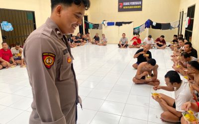 Kapolresta Surakarta Beri Kejutan Nasi Kuning untuk Penghuni Rutan Jelang Hari Bhayangkara ke-79