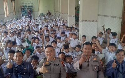 Kapolsek Pasar Kliwon Sosialisasikan Bahaya Perundungan Anak di SD Muhammadiyah Kauman