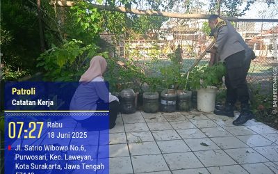 Bhabinkamtibmas Purwosari Bersama Lurah dan Linmas Cek Kebun Sayur Dukung Program Ketahanan Pangan