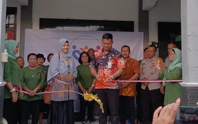 Bhabinkamtibmas Danukusuman Bersama Linmas Pantau Pembukaan Posyandu ILP “Sahabat Masyarakat” RW 09