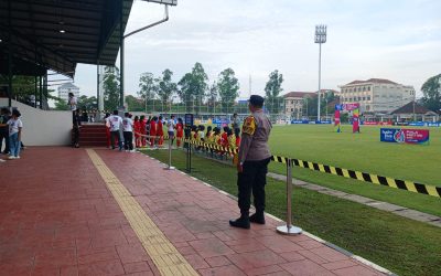 Bhabinkamtibmas Mangkubumen dan Polsek Banjarsari Amankan Pertandingan Sepak Bola Hidroplus KU-14 dan KU-16 Piala Pertiwi 2025