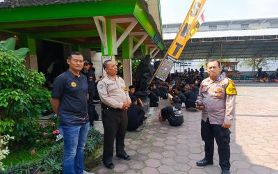Bhabinkamtibmas Nusukan Laksanakan Pengamanan Kegiatan Tes Jago PSHT Cabang Solo Pusat Madiun
