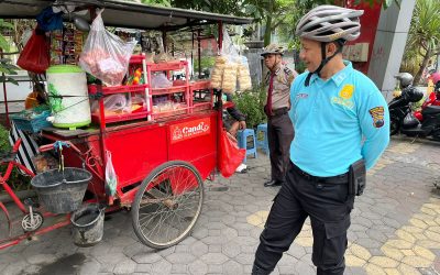 Satuan Samapta Polresta Surakarta Patroli Bersepeda di CFD Jalan Slamet Riyadi, Sampaikan Imbauan Kamtibmas