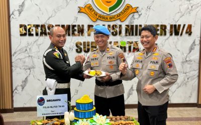 Polresta Surakarta Berikan Kejutan Tumpeng Ulang Tahun untuk POM TNI AD di HUT ke-79